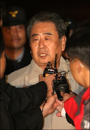 지난 2006년 11월 7일, 7년의 형기를 마치고 경기도 여주교도소를 나서는 이근안씨(자료사진)